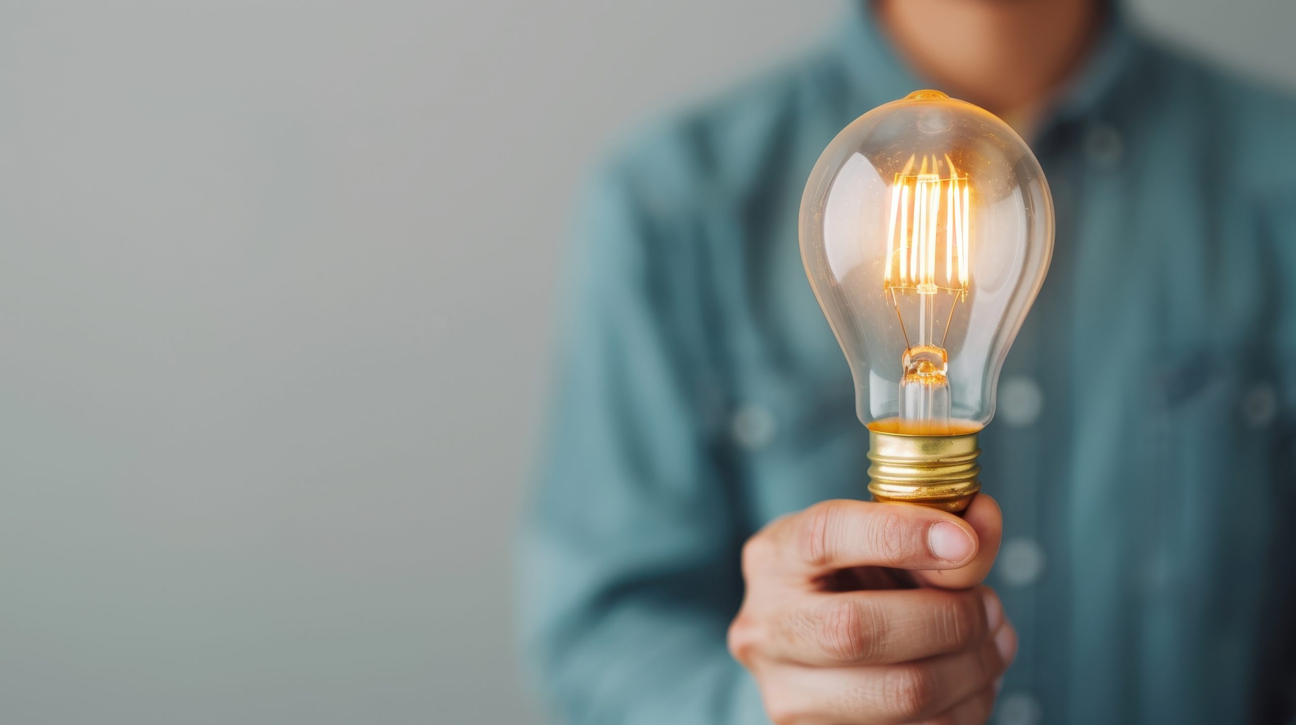 LÖSUNG N Branchen Energieversorgung LÖSUNG N Branchen Energieversorgung Motiv: Leuchtende Glühbirne