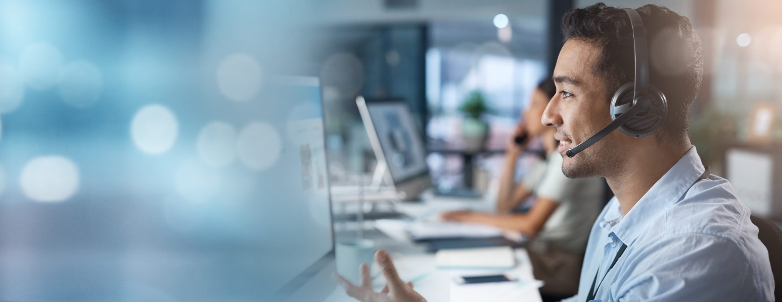 Lösung N GmbH_Omni-Kanal-Management_Callcenter Agent spricht mit Kunden Lösung N GmbH_Omni-Kanal-Management_Callcenter Agent spricht mit Kunden