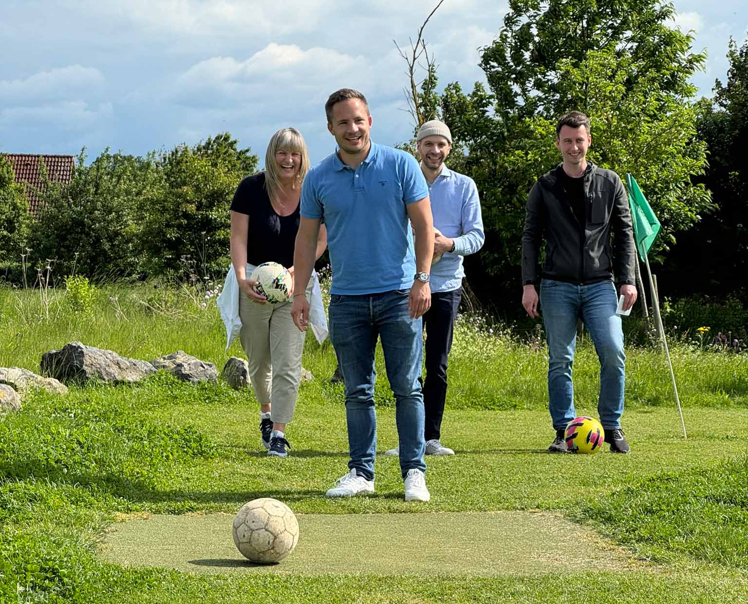 LÖSUNG N Teamevent Motiv: Beim Fußballgolf